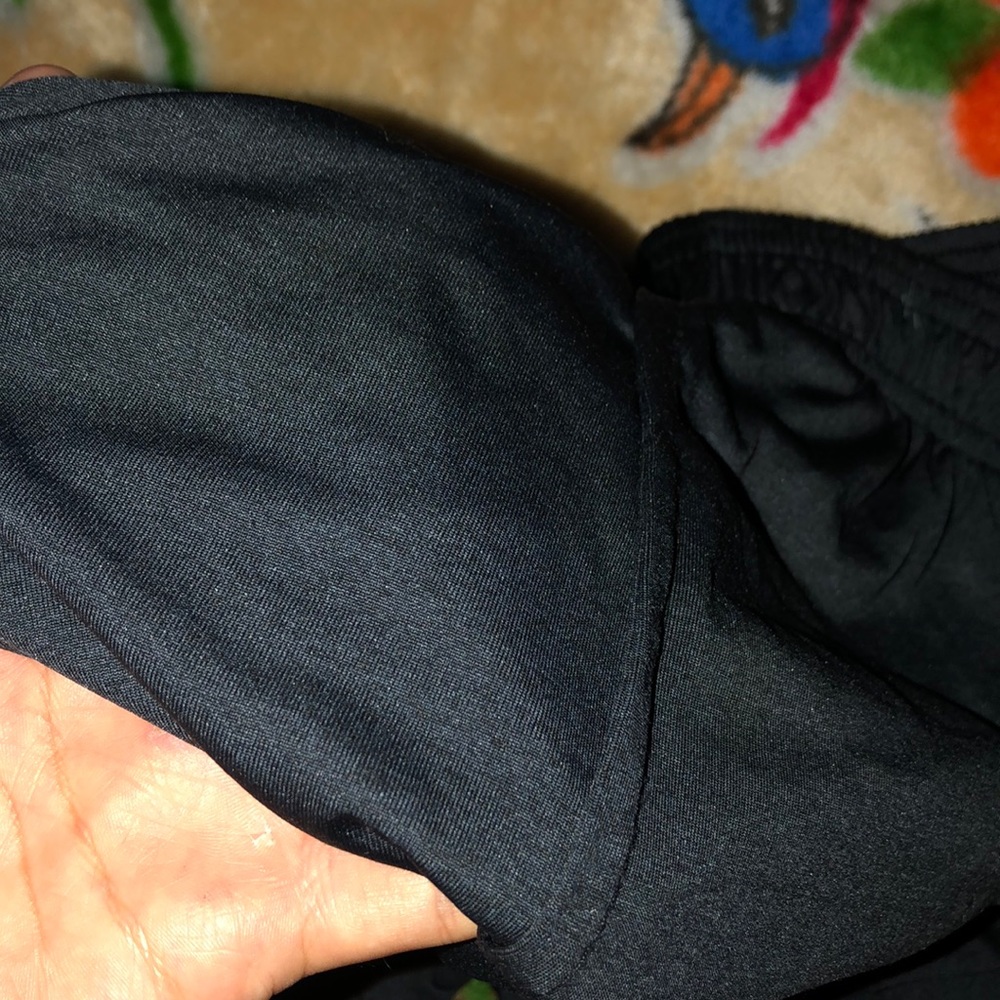 Black sports shorts - Picture 5 of 7
